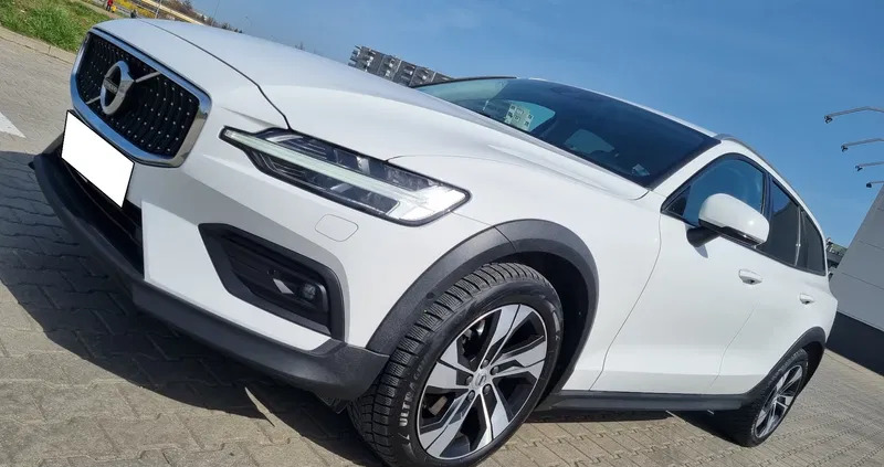 mazowieckie Volvo V60 Cross Country cena 114999 przebieg: 157000, rok produkcji 2019 z Otmuchów